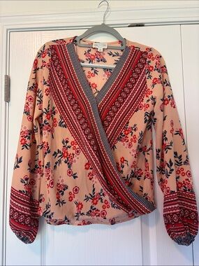 Floral Wrap-Style Blouse in Blush Pink jun & Ivy size medium